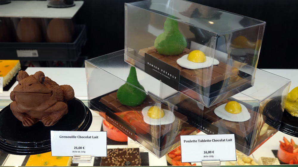 Sujets de Pâques : Grenouille  et Poulette au chocolat au lait 