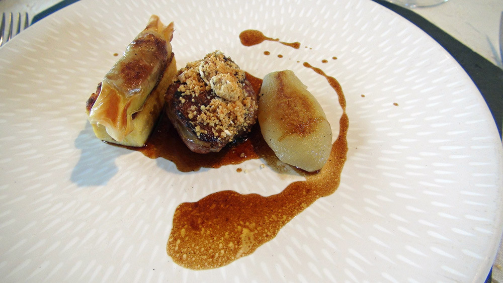 Pigeon "Royal Maine-Anjou", poire Angelys et crumble de dragées
