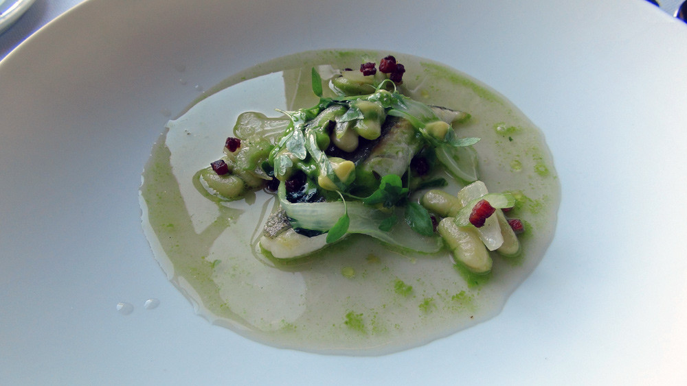Saint-Pierre juste saisi, haricots "Michelet" et bouillon d'herbes fraiches