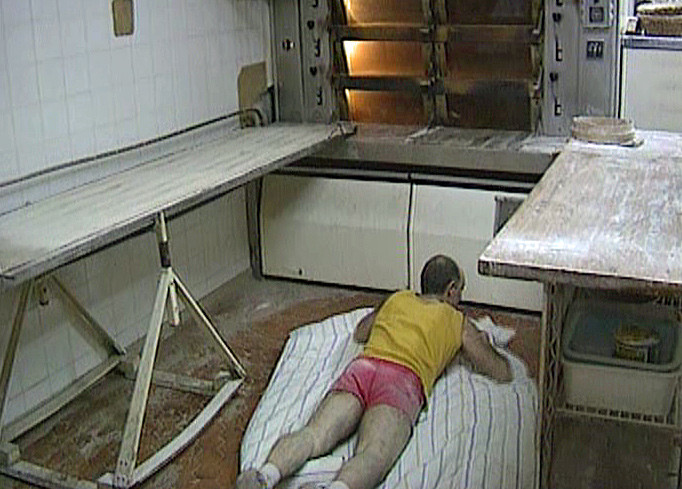 Luc Mano va se reposer (Photo tirée du DVD "Les secrets de cuisine de Bernard Pacaud" de Frédéric Laffont)
