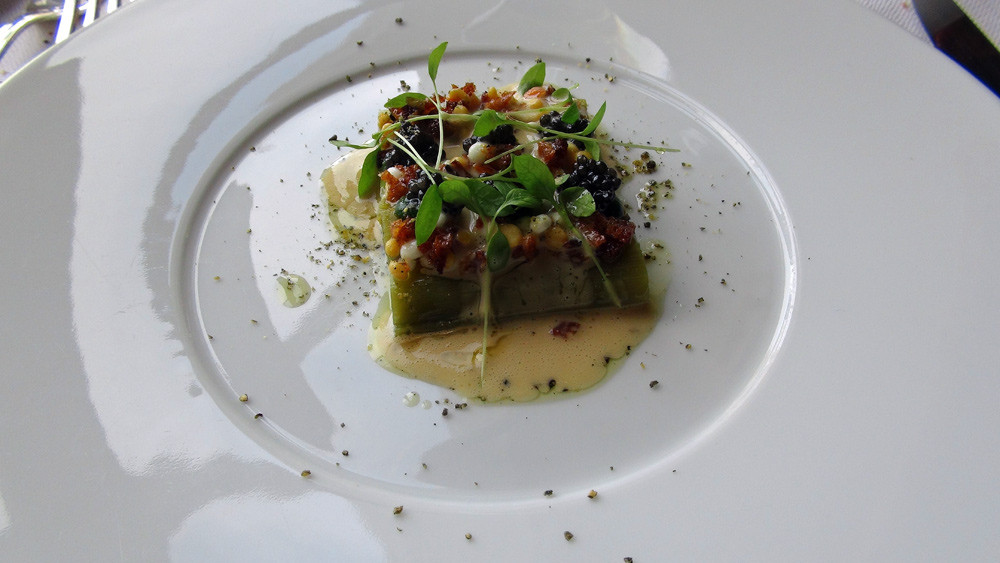 Petits poireaux "ravigote", persil et caviar d'Aquitaine