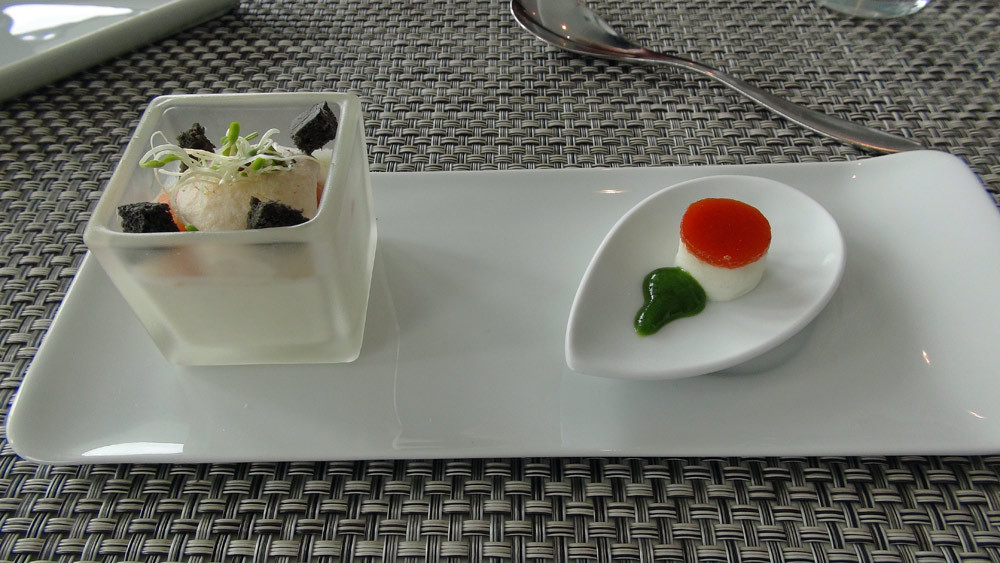 Patiences : Saumon label rouge et petits croutons de pain à l'encre de seiche - Tomate, mozzarella & basilic 