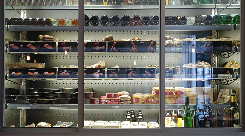 La vitrine réfrigérée et ses richesses gustatives