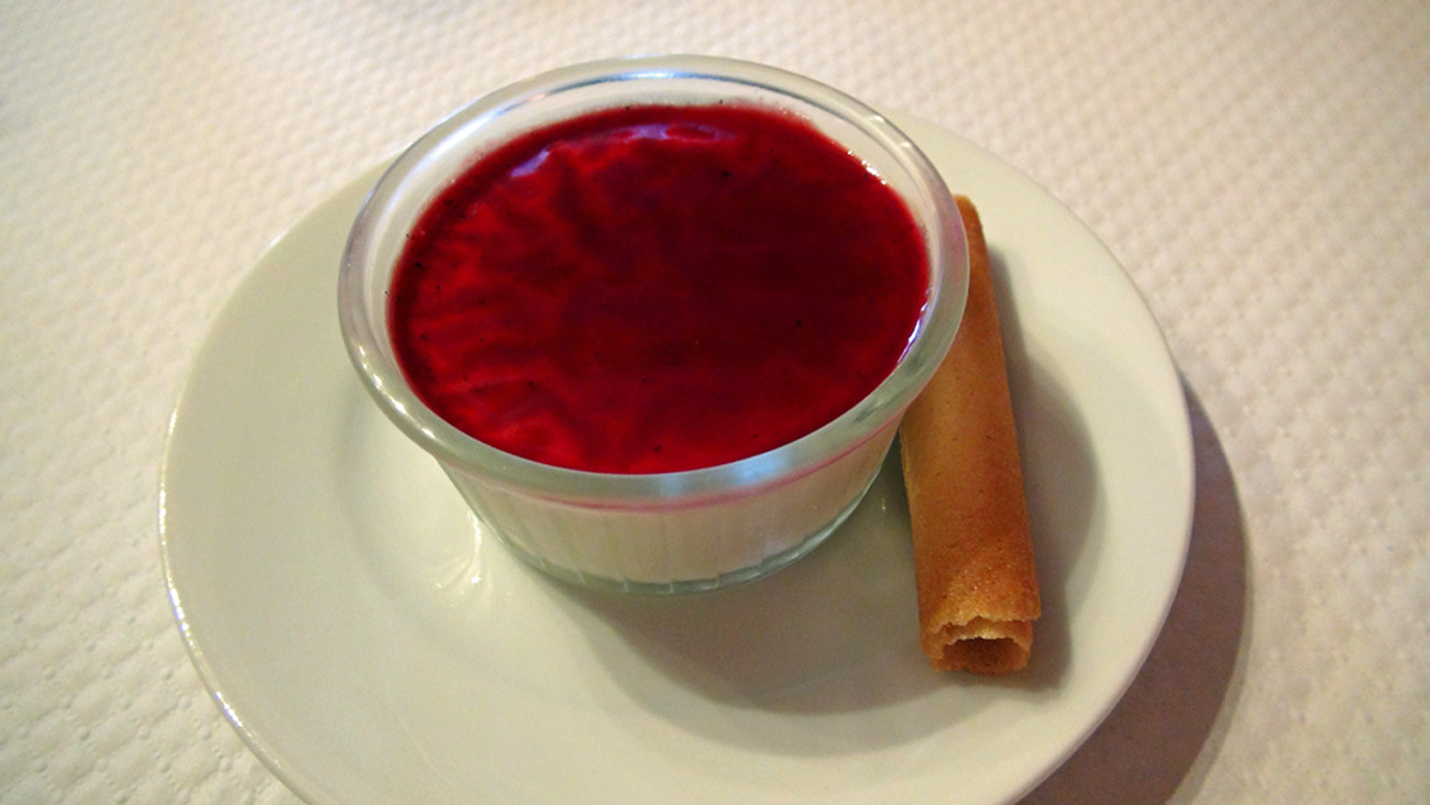 Panacotta vanille et son coulis de fruits rouges