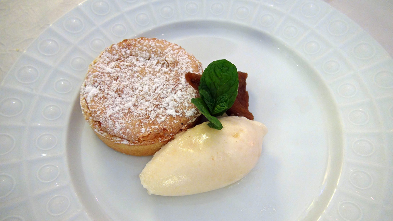 Nougat de Tours à la poire tapée, sorbet poire