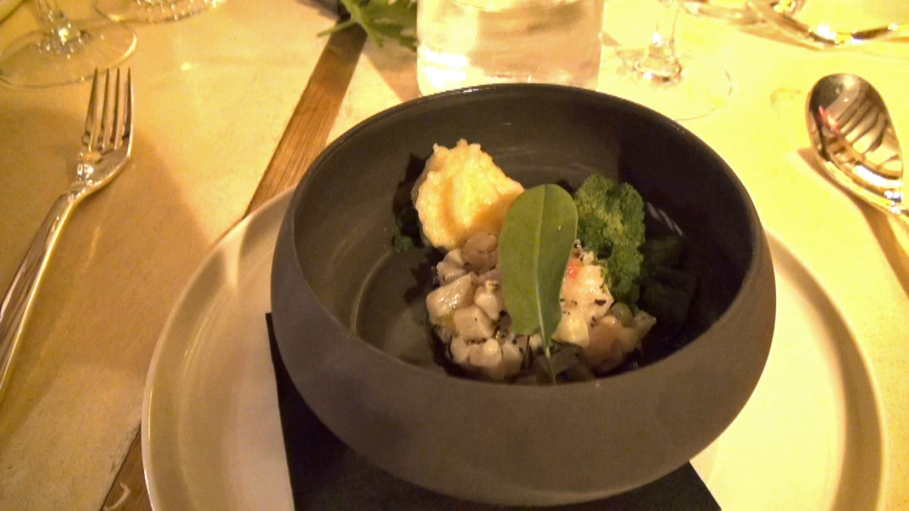 Perche de Loire, en ceviche, passion, neige d’oseille sauvage, agrumes (Christophe Hay)