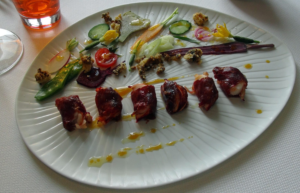 Patience (Bonbons de homard au jambon Ibérico escortés de quelques légumes)