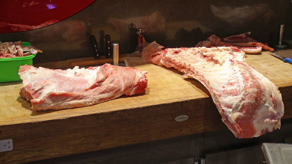 Longe de veau en pleine découpe