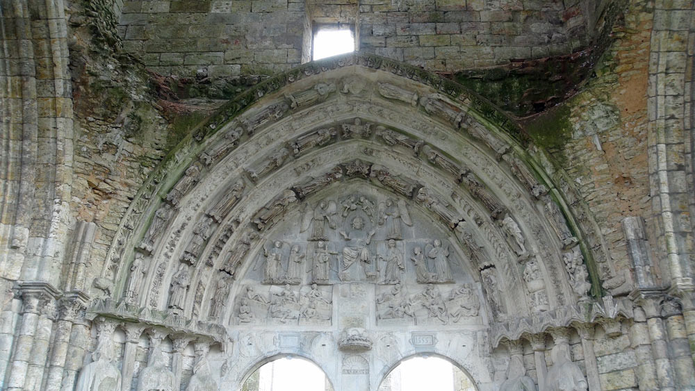 Egise de Larchant : le tympan