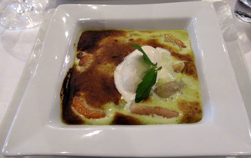 Gratin de pêche au sabayon de pistache et sa glace vanille