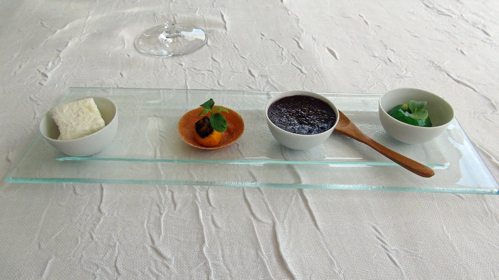 Guimauve parmesan – Tarte carotte & mangue – Crème brûlée olive noire – Huître  en gelée végétale et citron