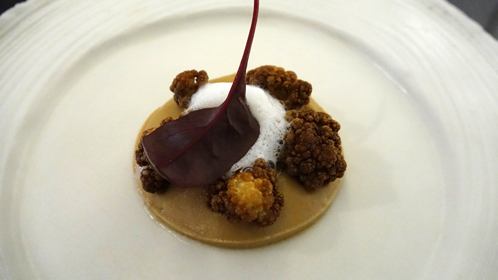 Assiette végétale, choux-fleur et choux-fleur brûlé