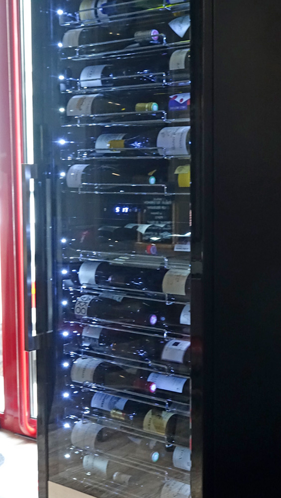 L'armoire réfrigérée de stockage pour le service