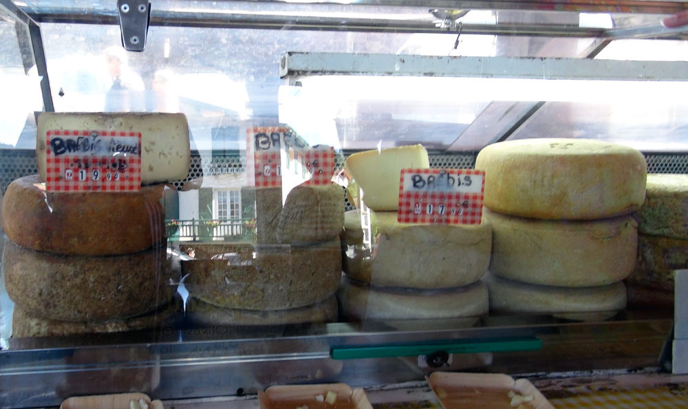 Des fromages bien troués !