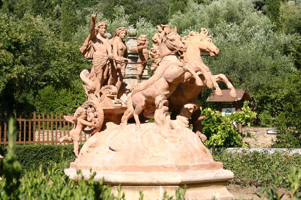 Char d'Apollon, une oeuvre en terre cuite