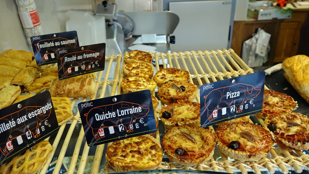 Feuilleté aux escargots, Roulé au fromage, Quiche lorraine, Pizza ...