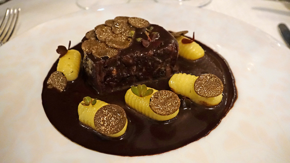 Lièvre à la royale façon Antonin Carême, foie gras, truffe, gnocchi, cacao