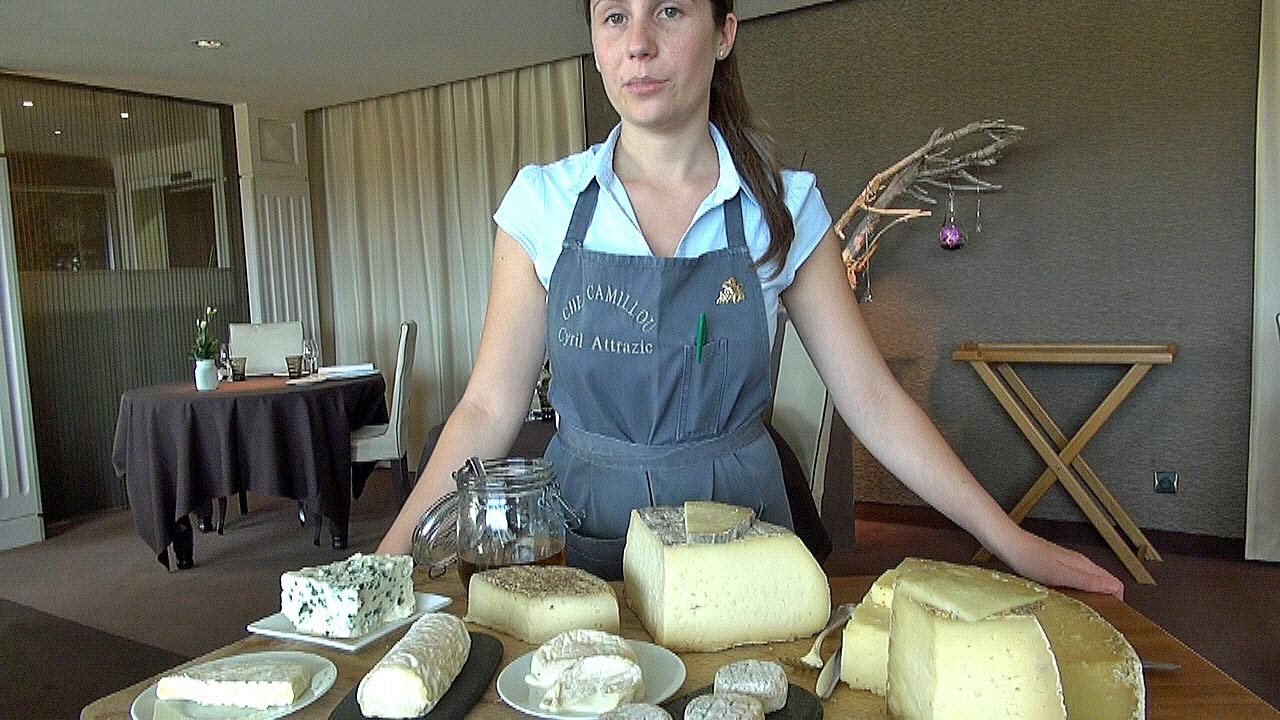 Fanny au service des fromages