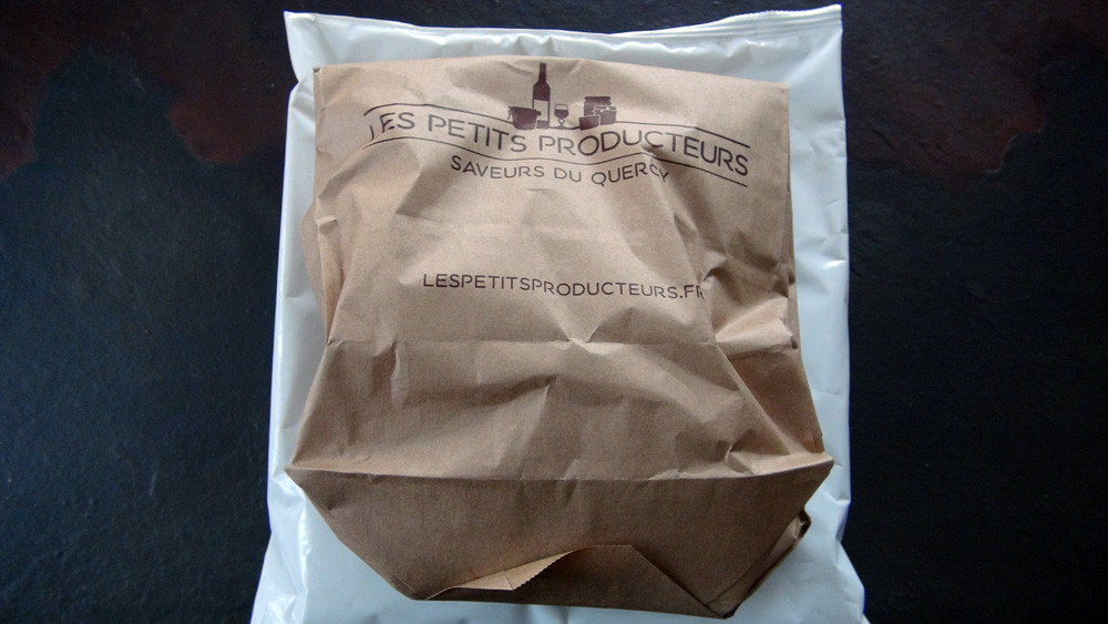 A l'intérieur, petit sac papier et poche eutectique