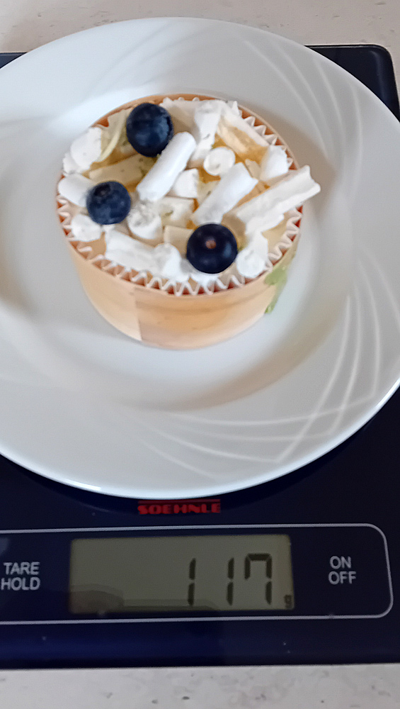 Crème d'ange : Mousse fromage blanc, zeste de citron, compotée de fruits de saison