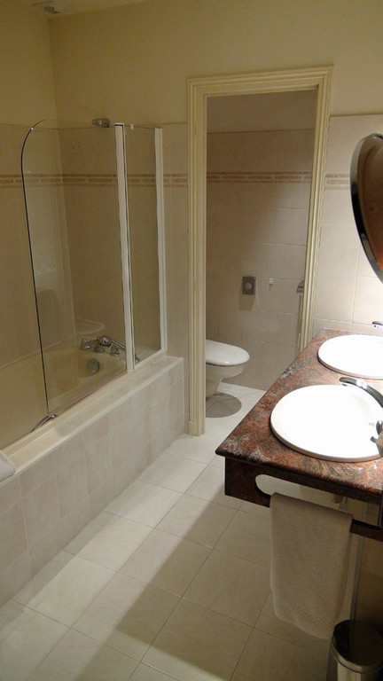 Sanitaires de la chambre N° 8