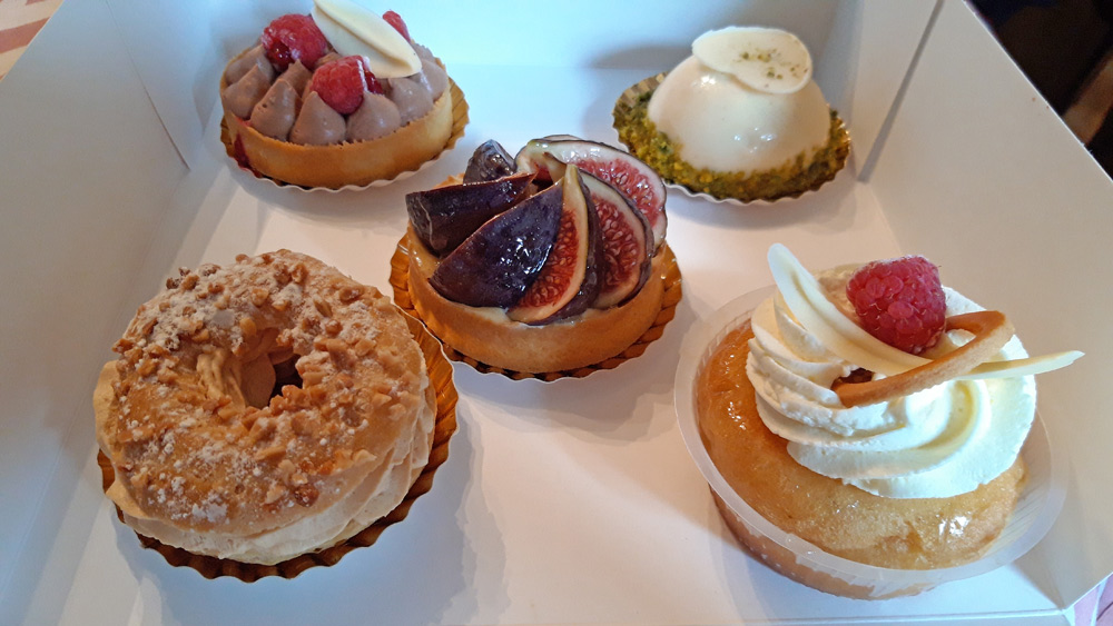 Petits gâteaux achetés