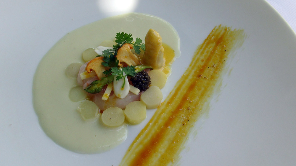 Royale de foie gras, magret fumé, gésier de canard, petits pois et carottes