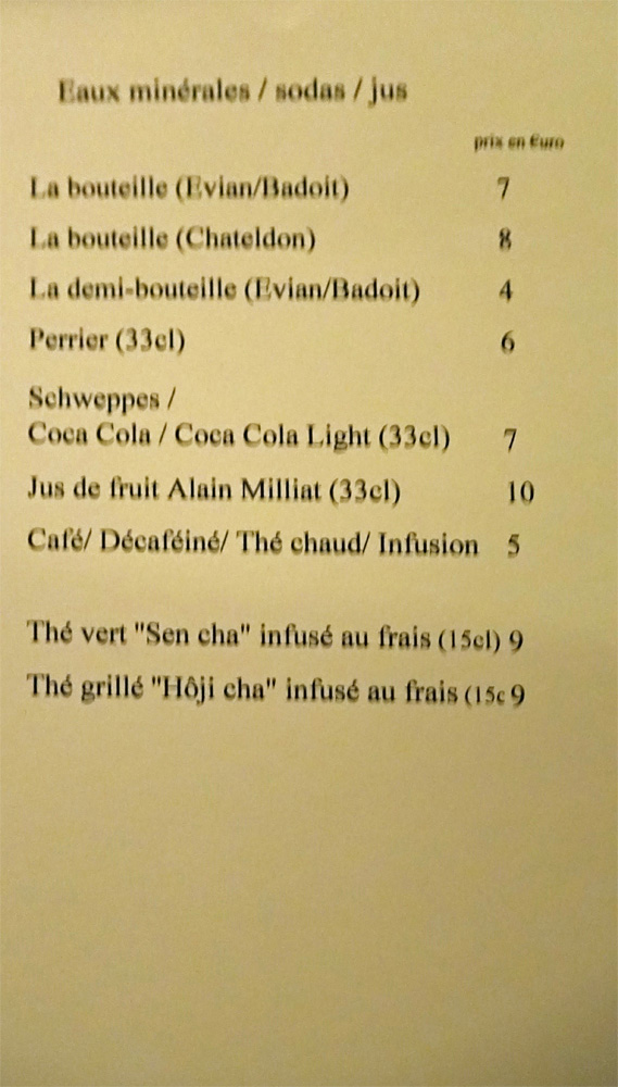Eaux minérales, jus de fruits ...