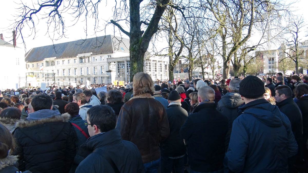 Place de la République (Devant la Préfecture)