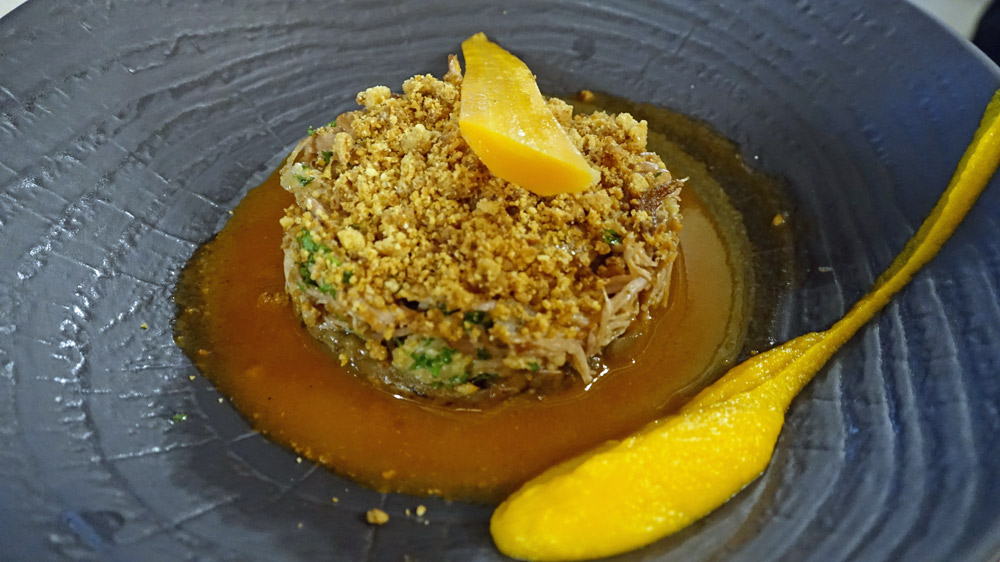 Crumble d'agneau braisé à l'ail confit