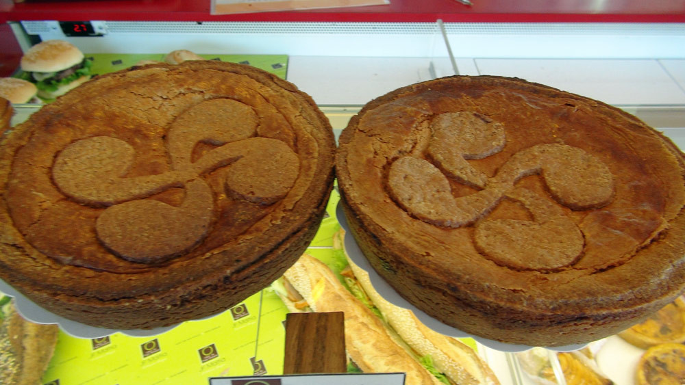 Gâteaux basques avec l'emblématique "Lauburu"