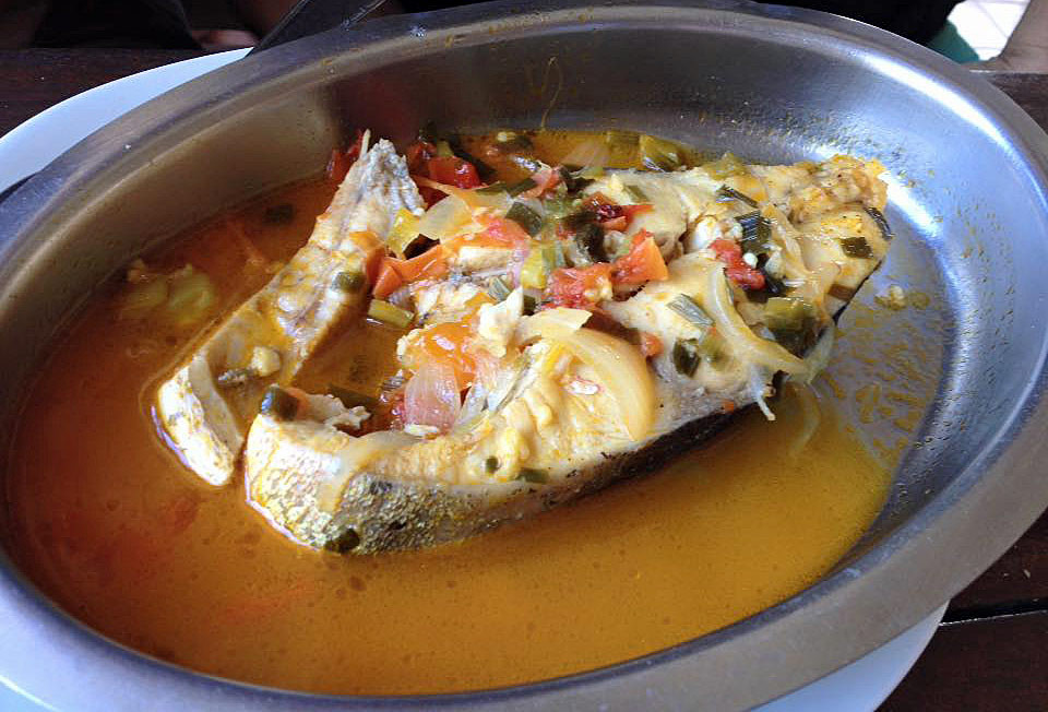 Chez Honoré à Saint-François : Bouillon de poissons (dorade)