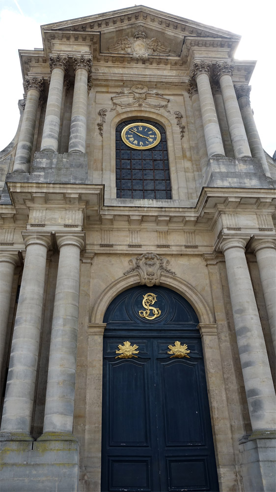 La cathédrale Saint-Louis, sous un autre angle