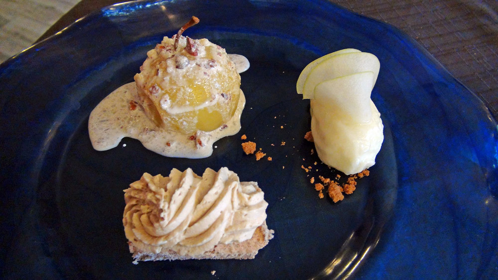 Pomme pochée, servie chaude, onctueux spéculoos sur une dacquoise, sorbet pomme verte