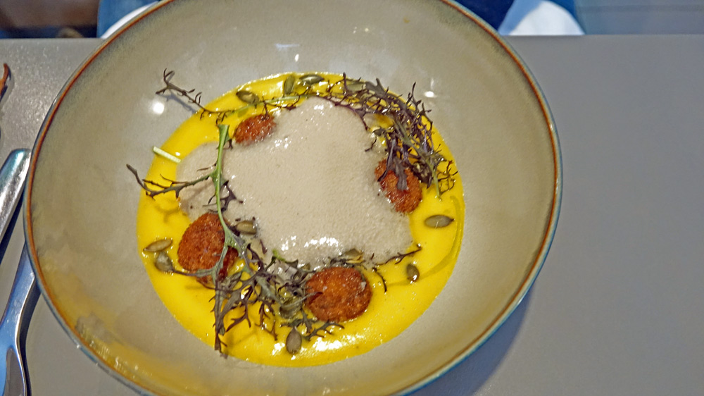 Velouté de butternut, croquettes de joues de bœuf, cumin