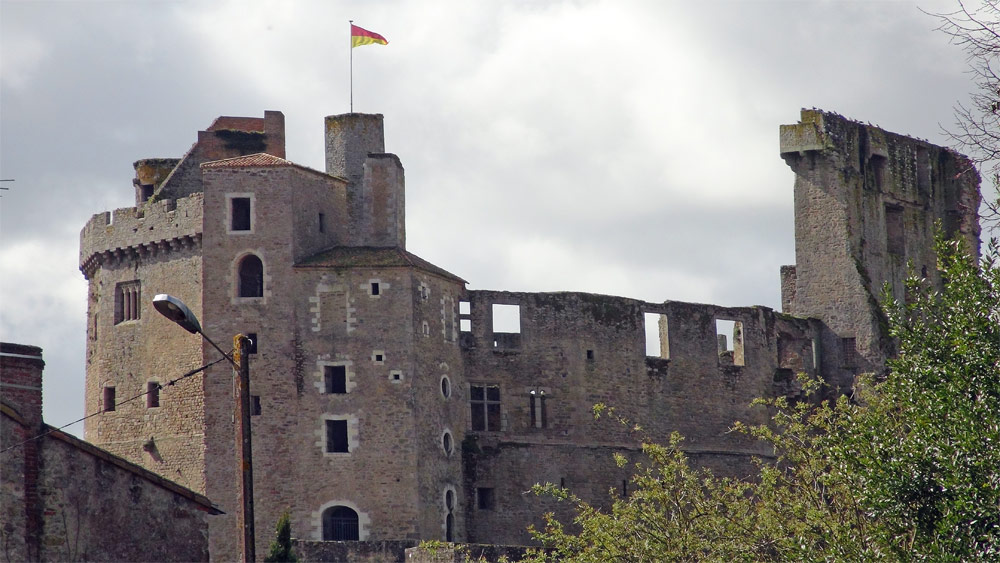 Le Château vu depuis la rue des Cordeliers