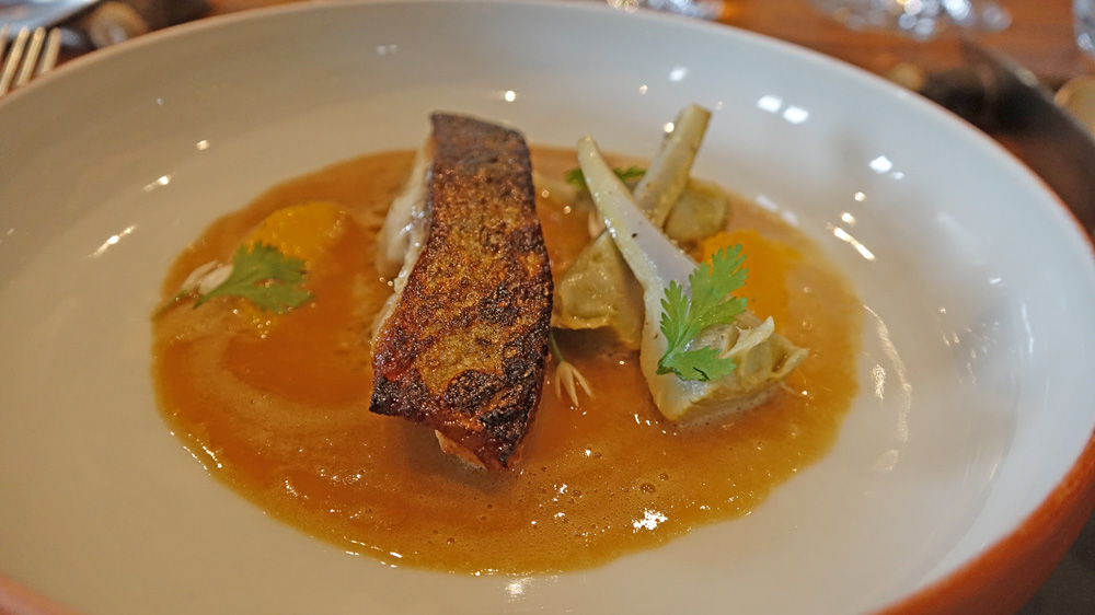 Alose de Loire grillée, artichaut poivrade du jardin, jus d'une barigoule