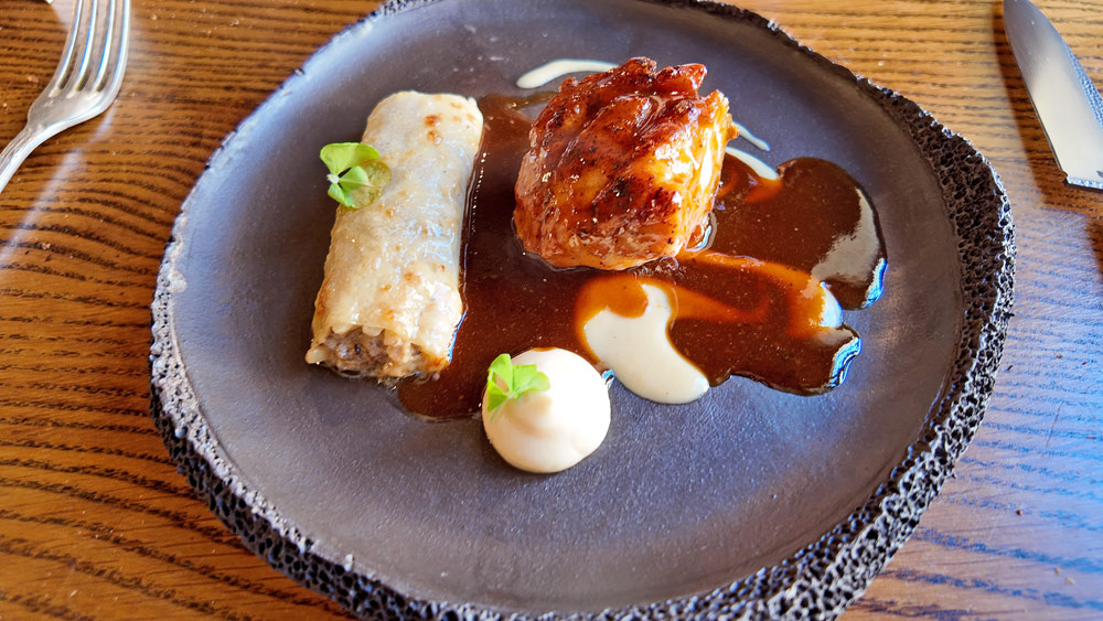 Ris de veau doré au sautoir, céleri au vin jaune gratiné à la tomme de Touraine et jus au mélilot