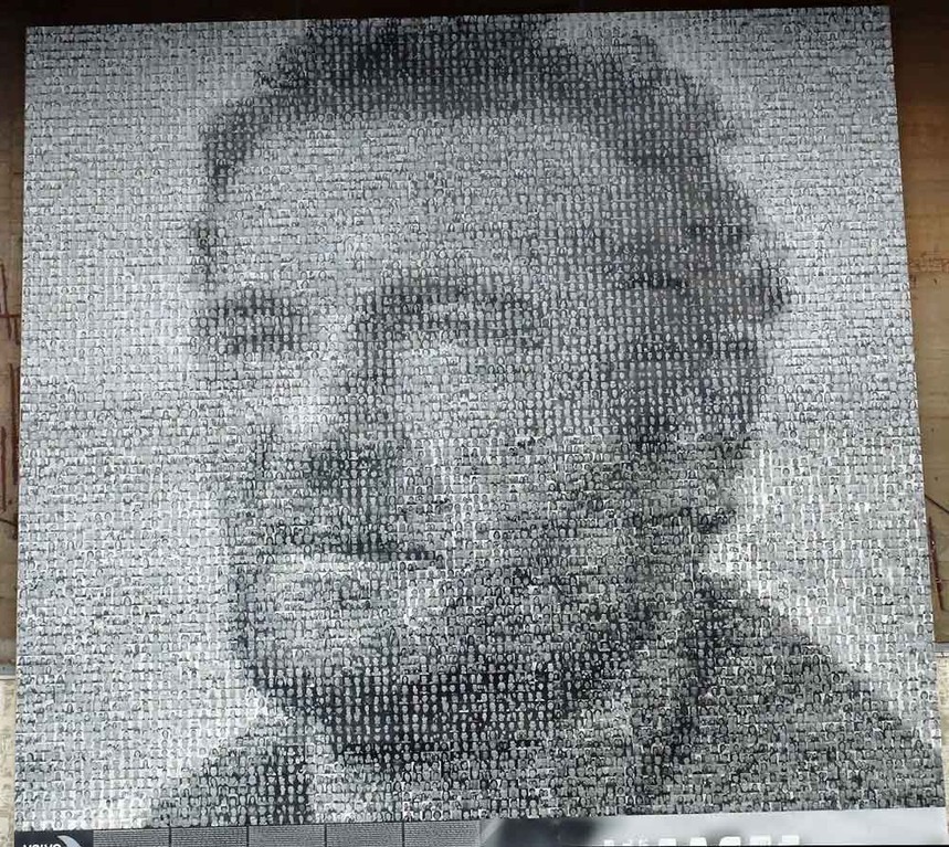 Portrait de Tabarly réalisé avec les photos de10 000 anonymes