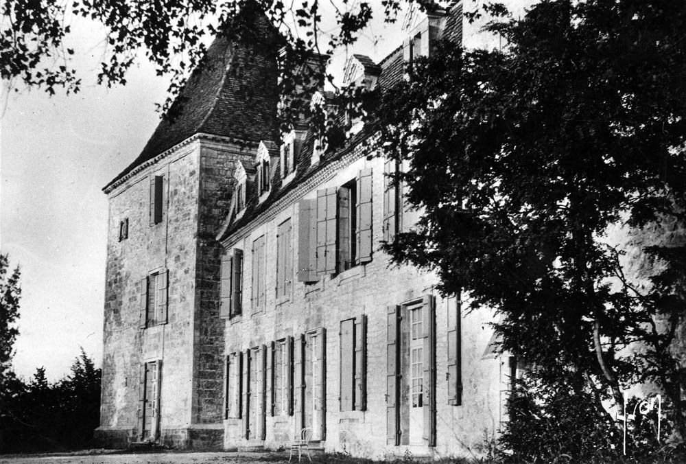 Carte postale de la façade arrière du château du Bosc en 1963