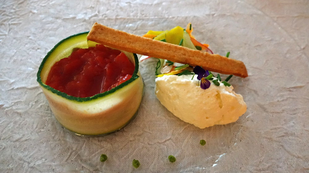 Terrine de légumes, crème de chèvre à la ciboulette