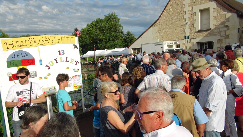 La file d'attente pour le dîner champêtre