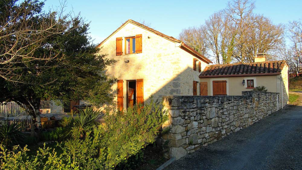 Le gîte vu du chemin d'accès