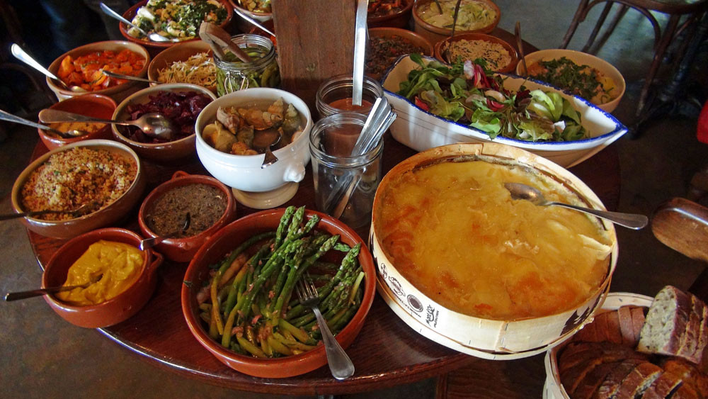 Le buffet d'entrées vu de derrière