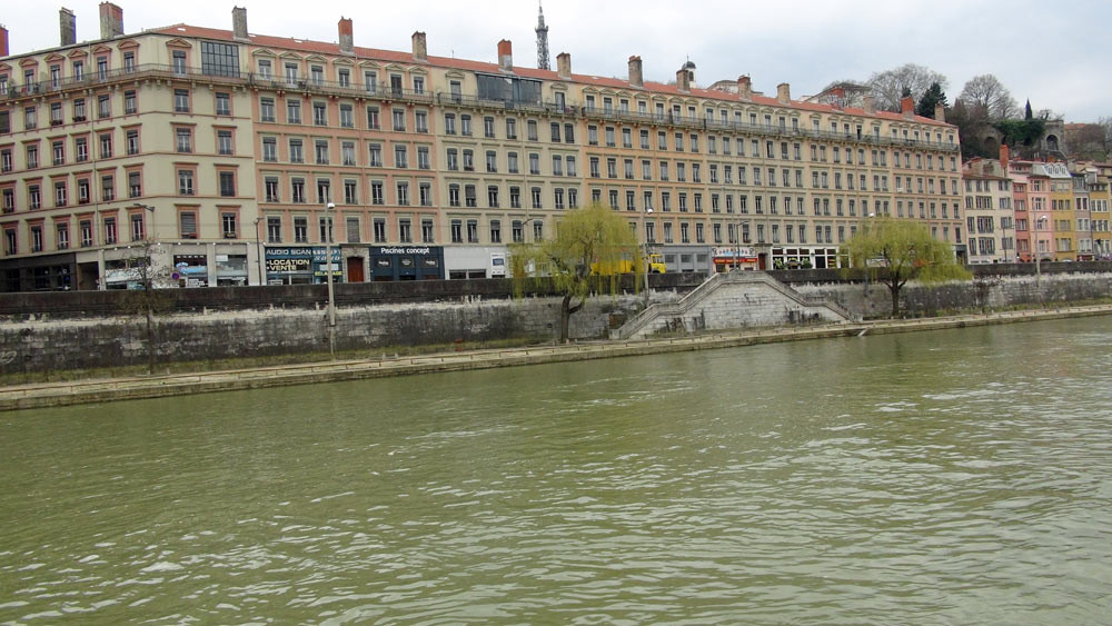 Balade sur la Saône : quai Pierre Scize