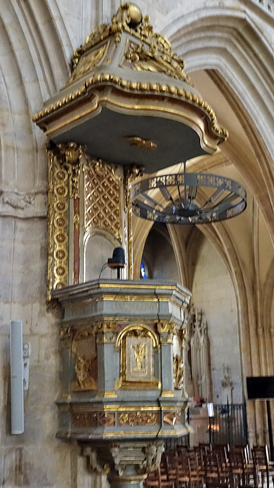 La chaire en pierre sculptée (1536)