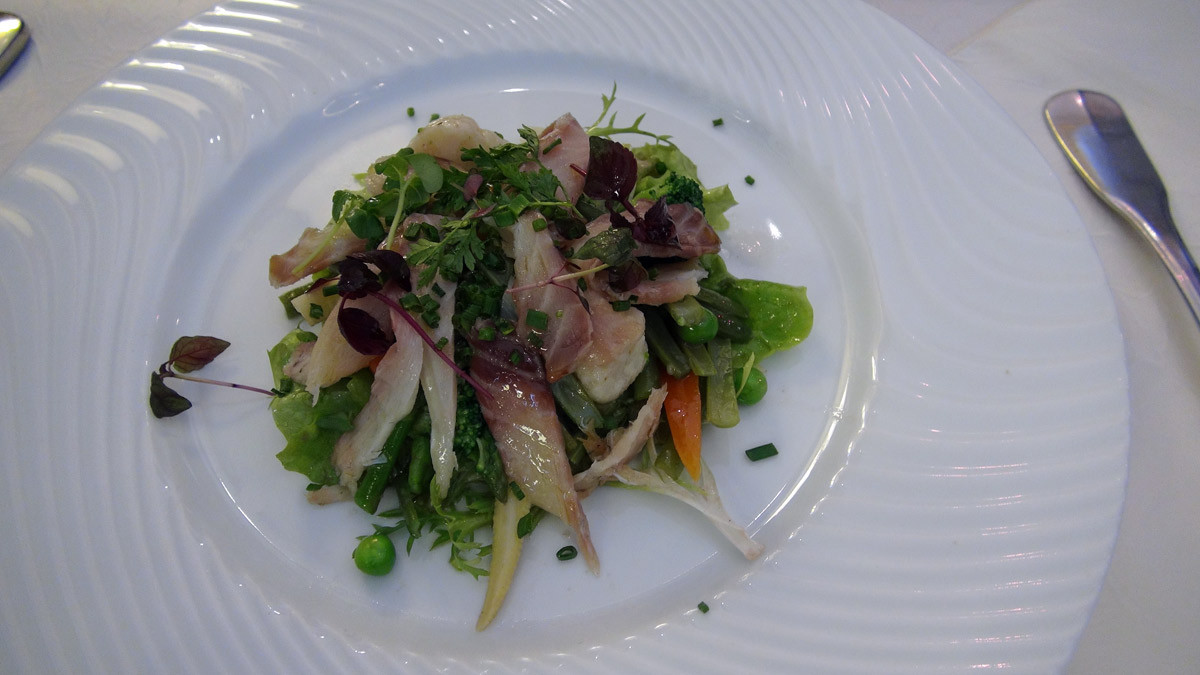Salade d'anguilles de Loire fumée et petits légumes