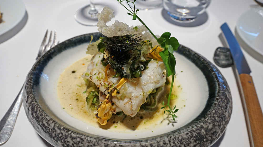 Barbue grillée, spaghetti de courgettes et beurre d’algues de Bretagne