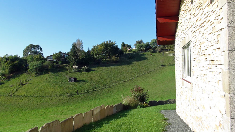 Le côté du gîte