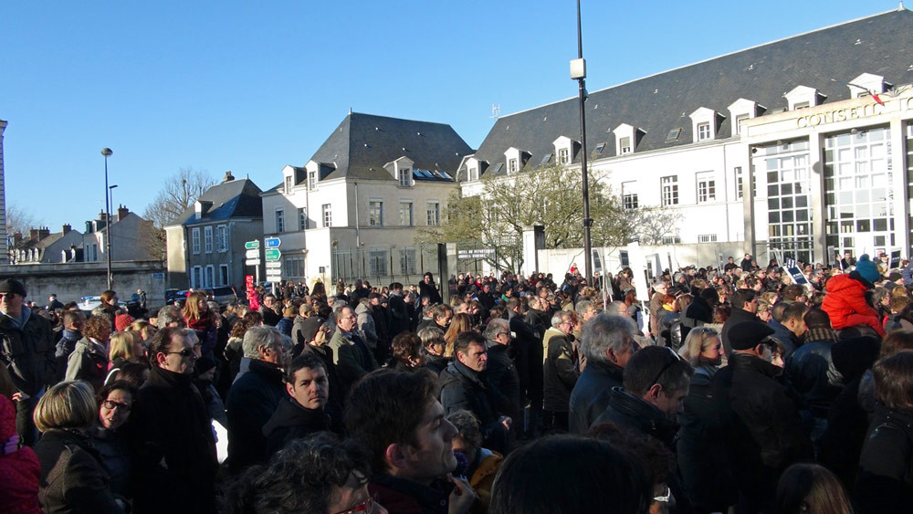 Place de la République (Devant la Préfecture)